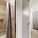 De L Ours Authentic Etage Valerie 12 Pers בית הארחה